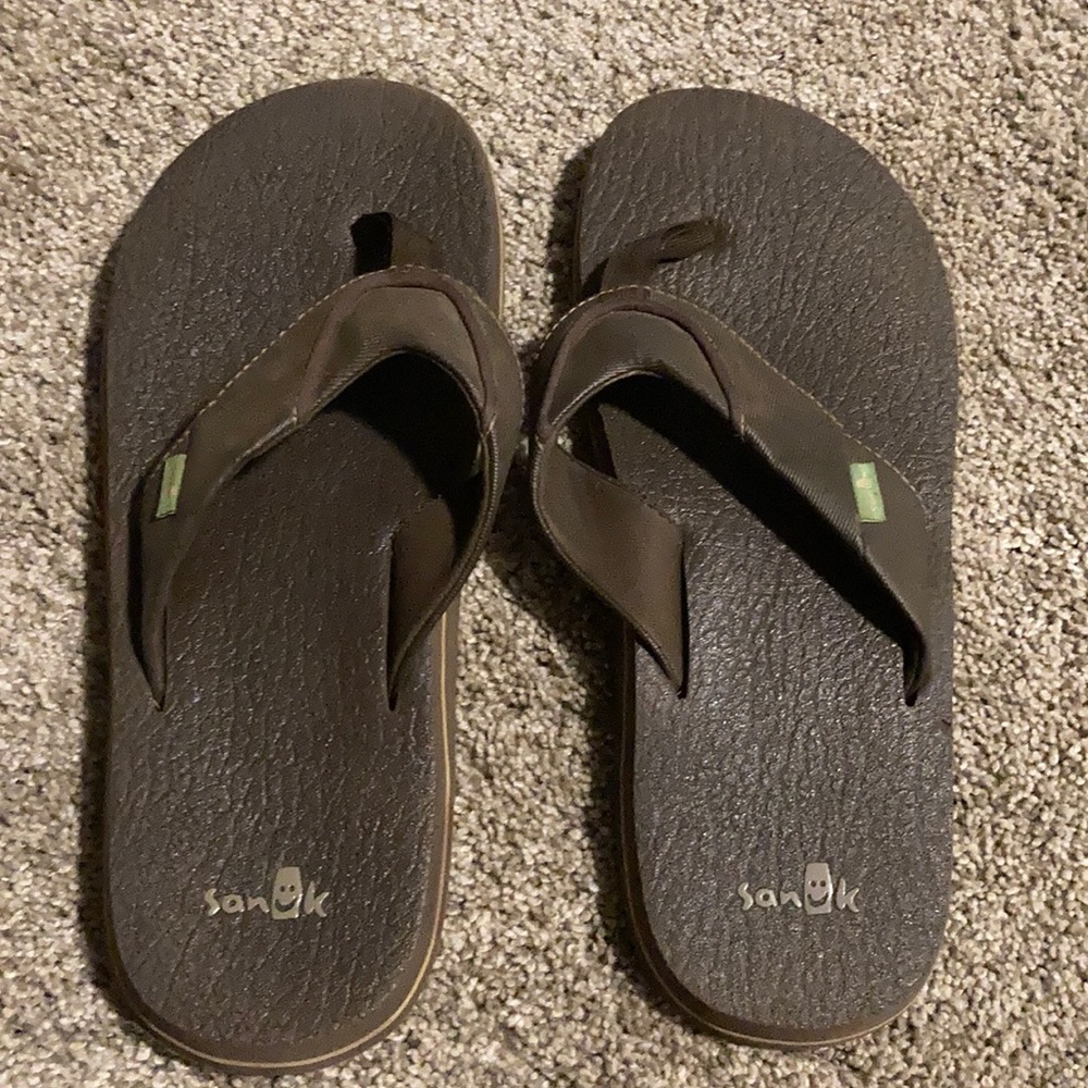 Sanuk Flip flops